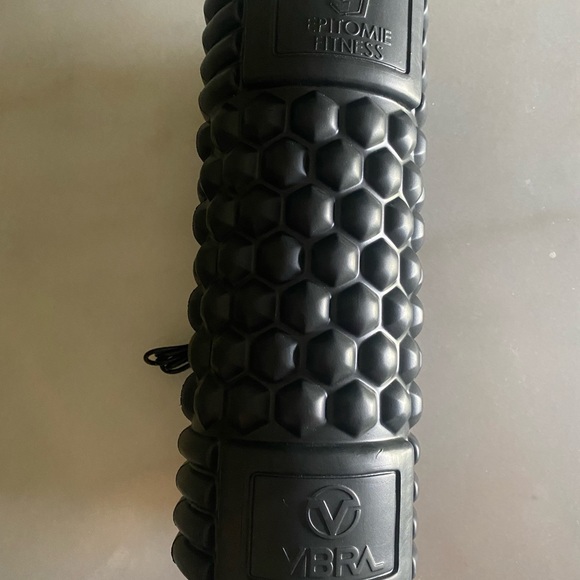 🎉 Host Pick~VIBRA Vibrating Foam Roller by Epitomie Fitness - Picture 6 of 12